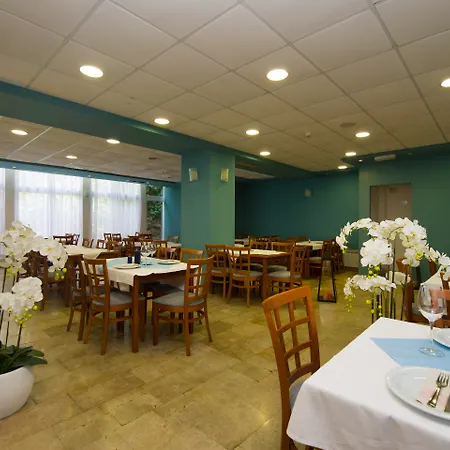 Отель Faraon Трпань